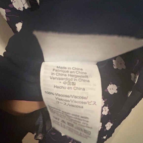 J Crew Tie Neck dress Tiered Dress in Scattered Peony- size medium. - Picture 9 of 9